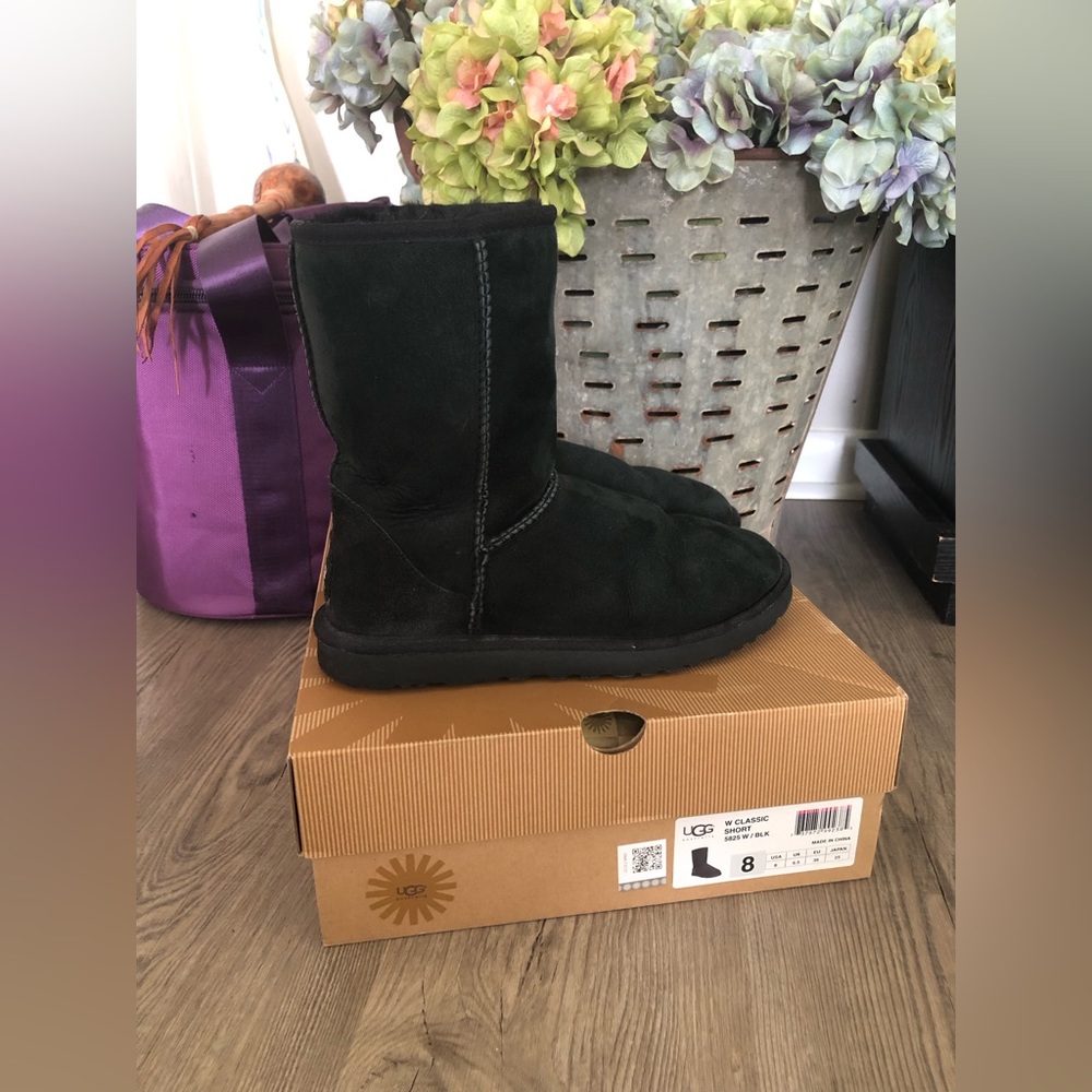 UGG Australia Women’s Classic Short Boot Black 8
